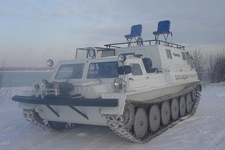 ГАЗ-34039 Егерь, доп. опции: Окраска в белый цвет, логотипы, резинометаллический отбойник с кронштейном под лебедку; доп. фароискатель,