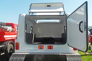 Двухзвенный вездеход СТМ-70872 с пластиковым утепленным кунгом